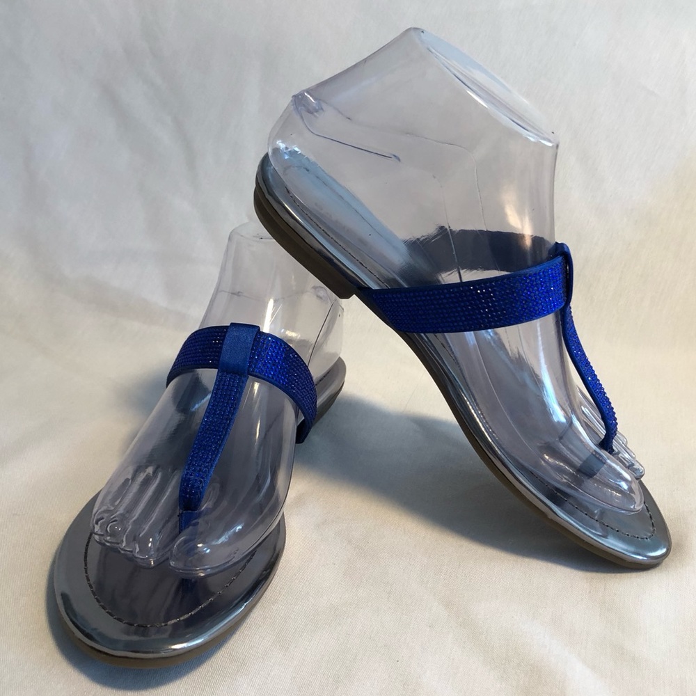 New Bandolino “Ringness” glitter thong slides
